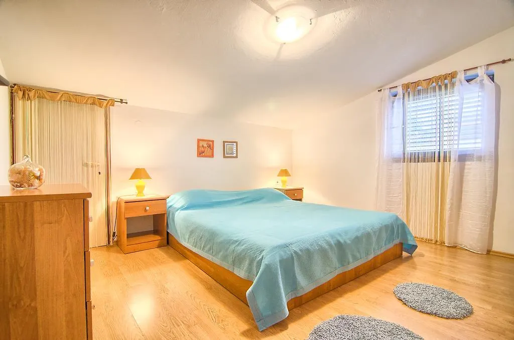 Apartments Mandic Pula 0*,